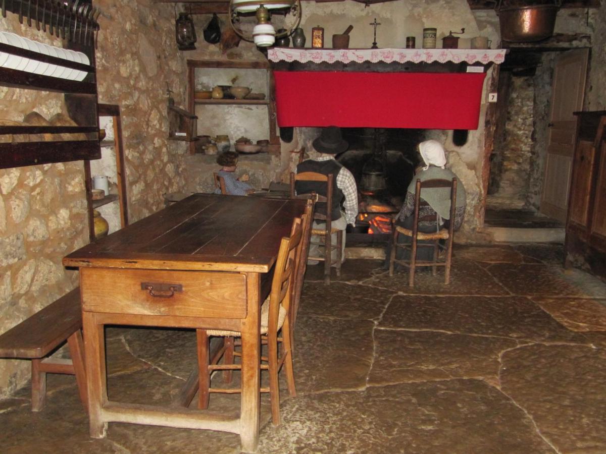 Hotel Des Rochers Marvejols Bagian luar foto